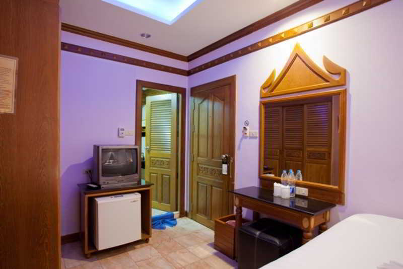 Patong Beach Bed And Breakfast Extérieur photo