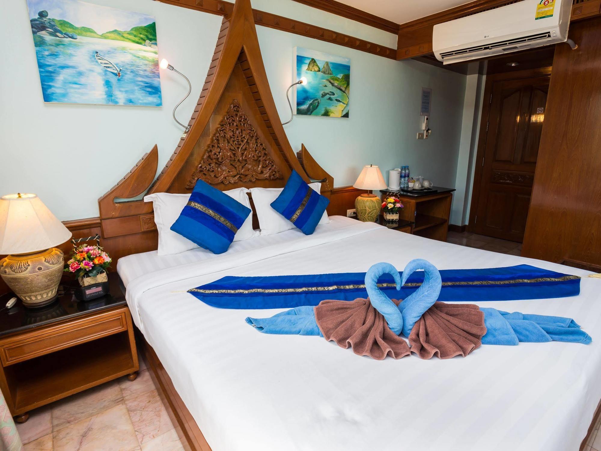 Patong Beach Bed And Breakfast Extérieur photo