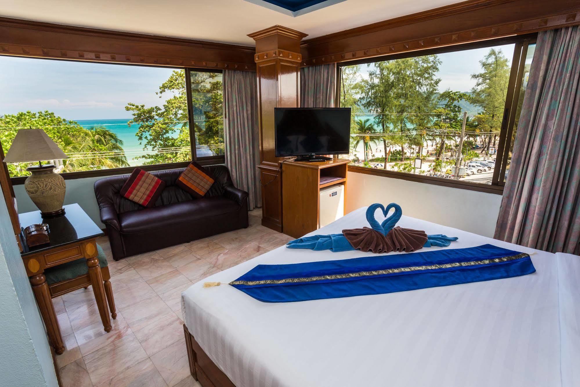 Patong Beach Bed And Breakfast Extérieur photo